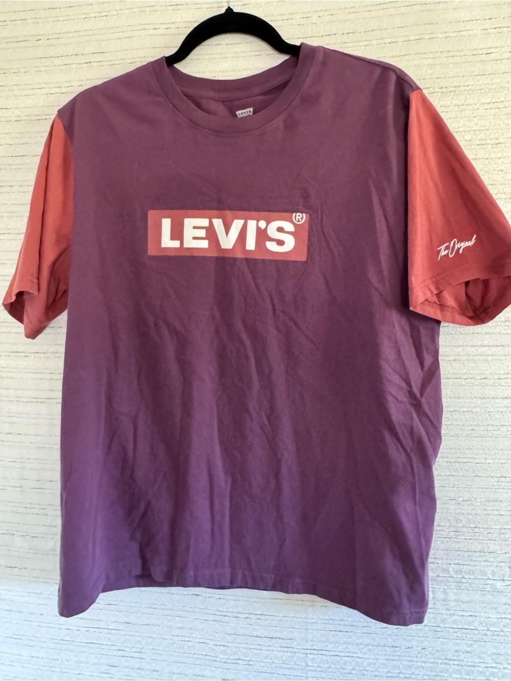 Levi's Men's Two-Tone Purple & Coral Logo Tee